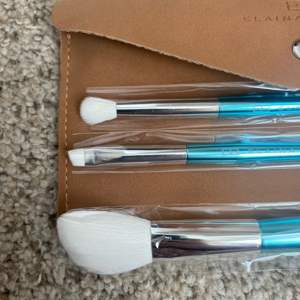 Elaina Badro Makeup brushes and pouch